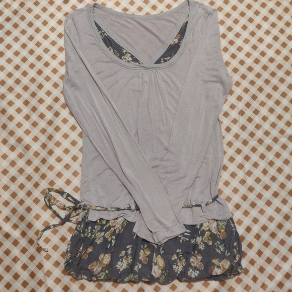 Long sleeve shirt with floral patterns - Picture 1 of 3